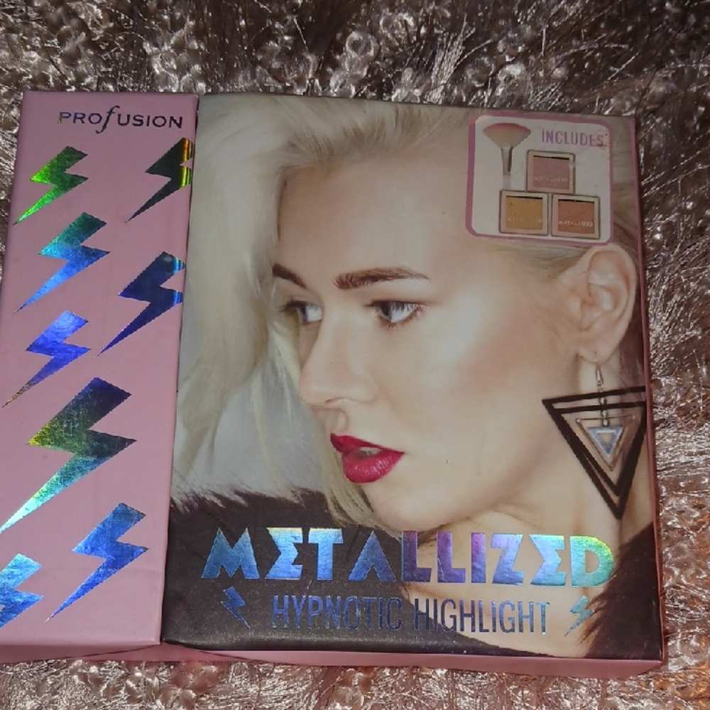 Profusion Cosmetics Metallized Highlight Palette